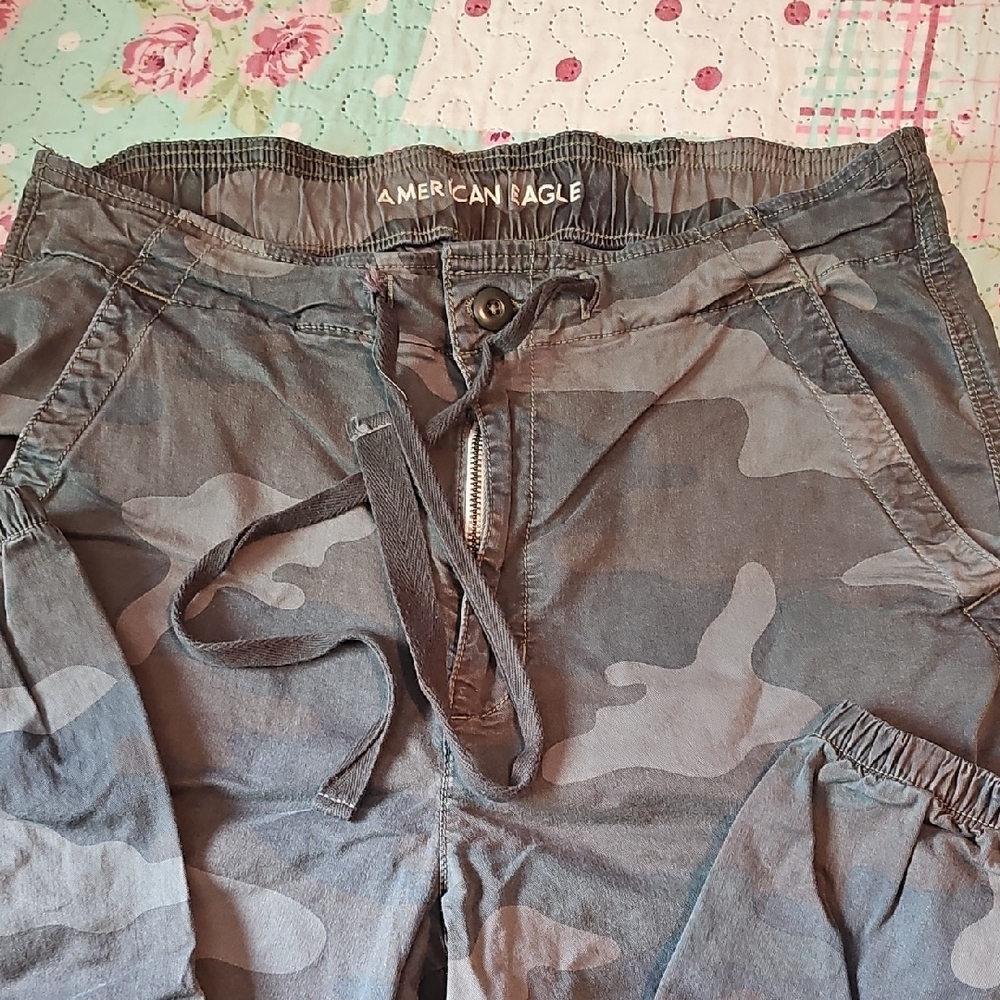 American Eagle Outfitters Camouflage Cargos - Grn Camo